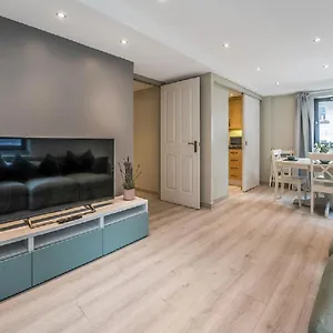 Heart Of Edinburgh's Old Town - Modern 2 Bedroom & Lift - Old Fishmarket Close. Edinburgh